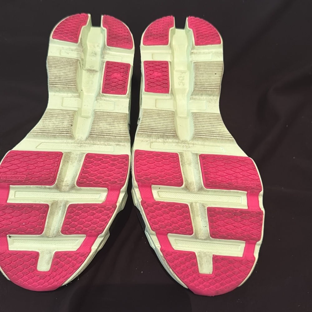 On Running Women's Black and Green Athletic Shoes - Picture 4 of 4